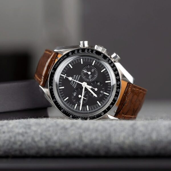 Handmade leather watch strap Brown Alligator Round-scale