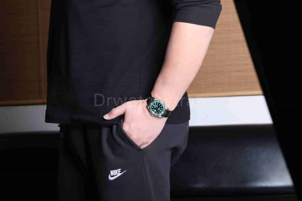 20mm Elastic watch band Superbly comfortable. Breathable. Water-resistant. Shock resistant. Low-Profile.