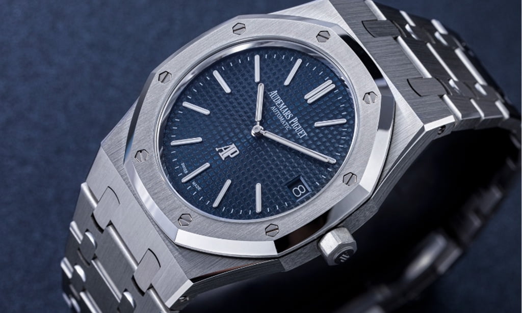 Best-watch-to-buy-for-investment-Audemars-Piguet-Royal-Oak-Jumbo-ref.-15202ST