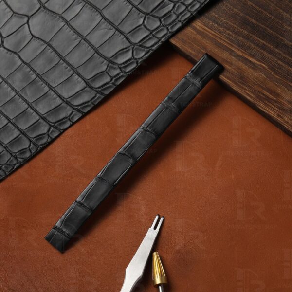 Soft and Pliable alligator leather material