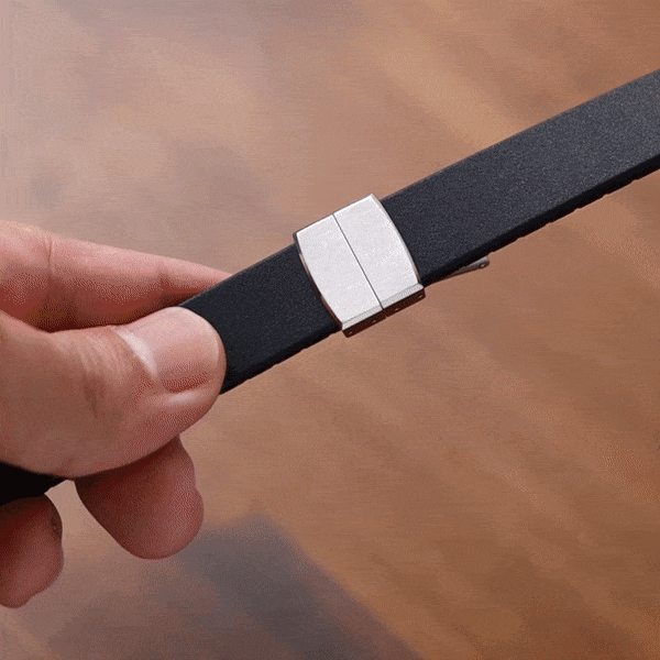 Magnetic deployment watch buckle clasp