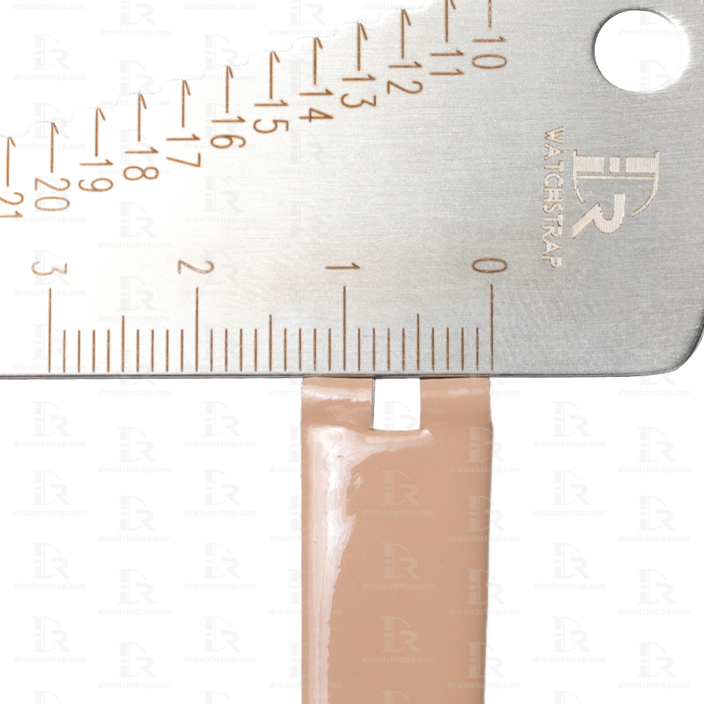 measuring watch strap lug size and notch width